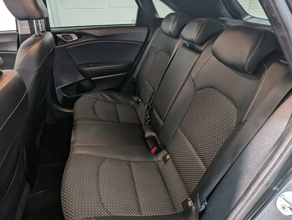 2019-kia-ceed-10-t-gdi-3-hatchback-big-7