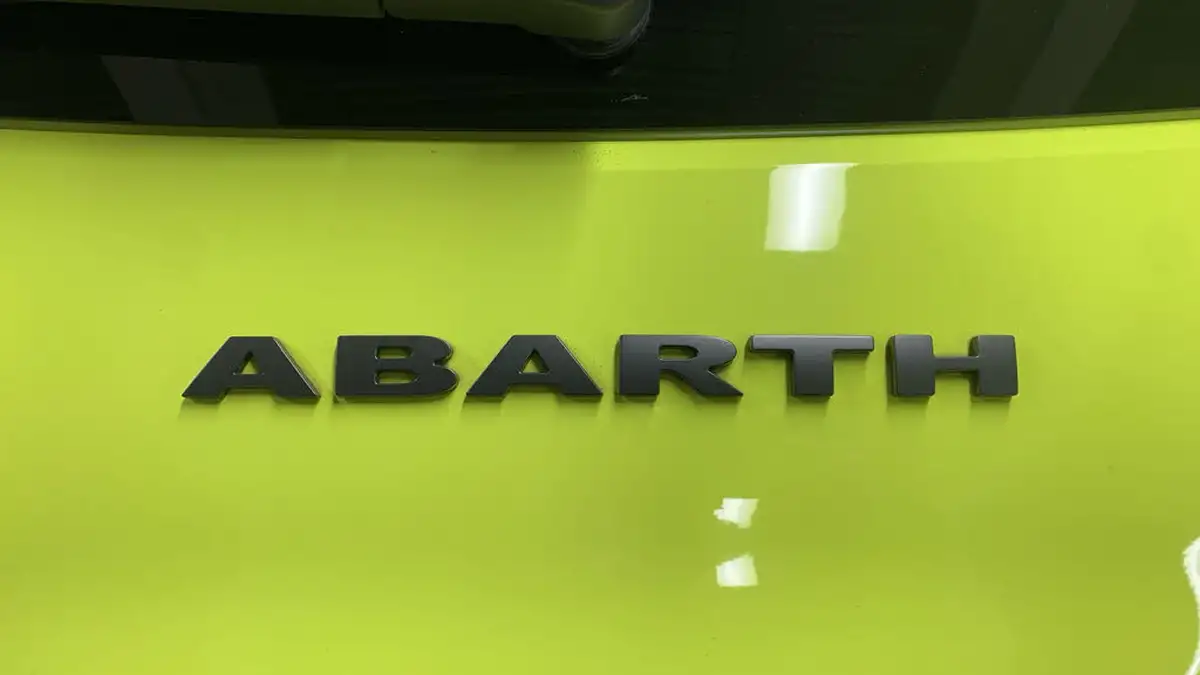 2023-abarth-500-e-500e-turismo-big-25
