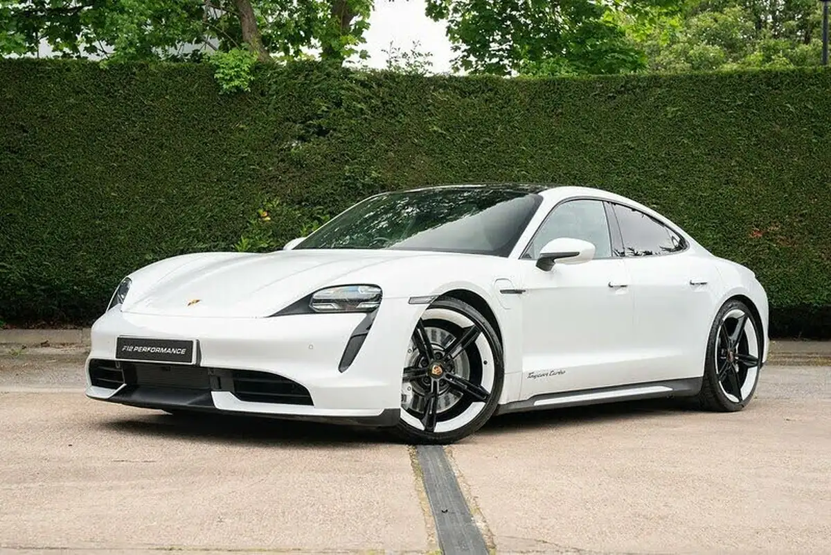 2020-porsche-taycan-e-turbo-big-10