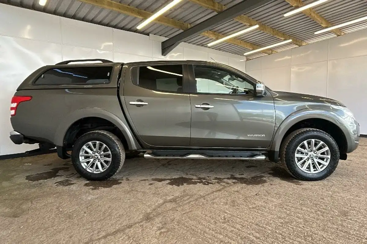 2016-mitsubishi-l200-24di-d-warrior-big-7