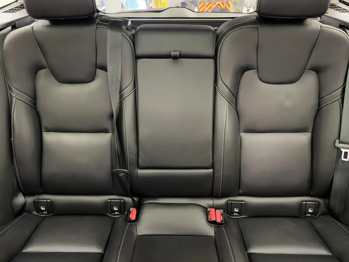 2022-volvo-xc60-20-t8-ultimate-dark-big-15
