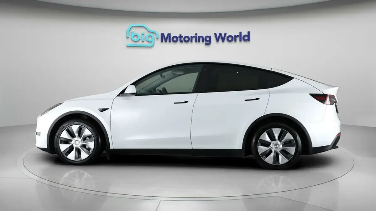2022-tesla-model-y-e-rwd-big-4