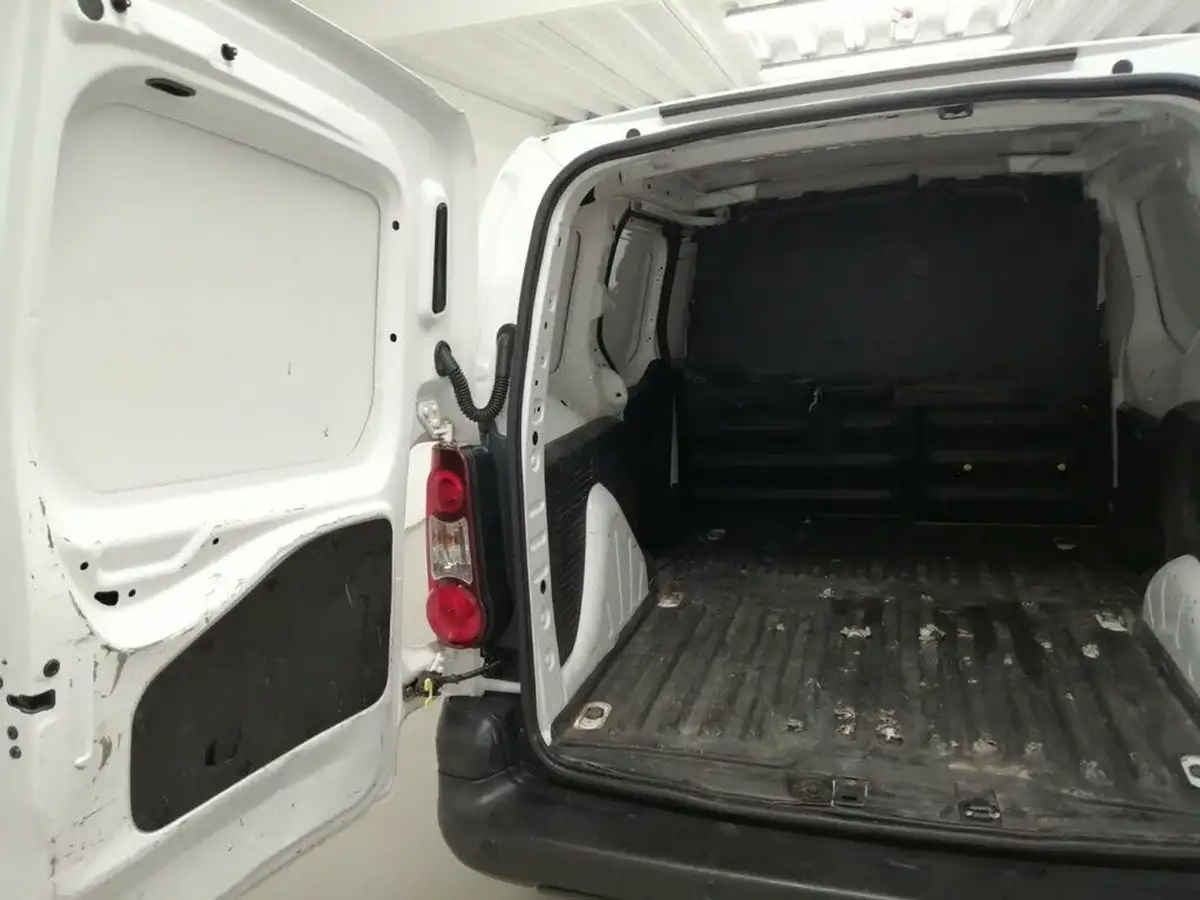 2018-peugeot-partner-16td-se-l1-stop-start-850-panel-big-30