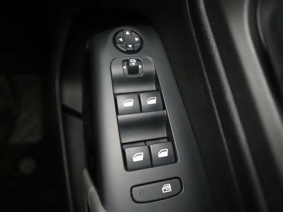 2021-citroen-c5-aircross-12-puretech-flair-big-38