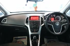 2013-vauxhall-astra-20td-sri-ss-estate-small-12
