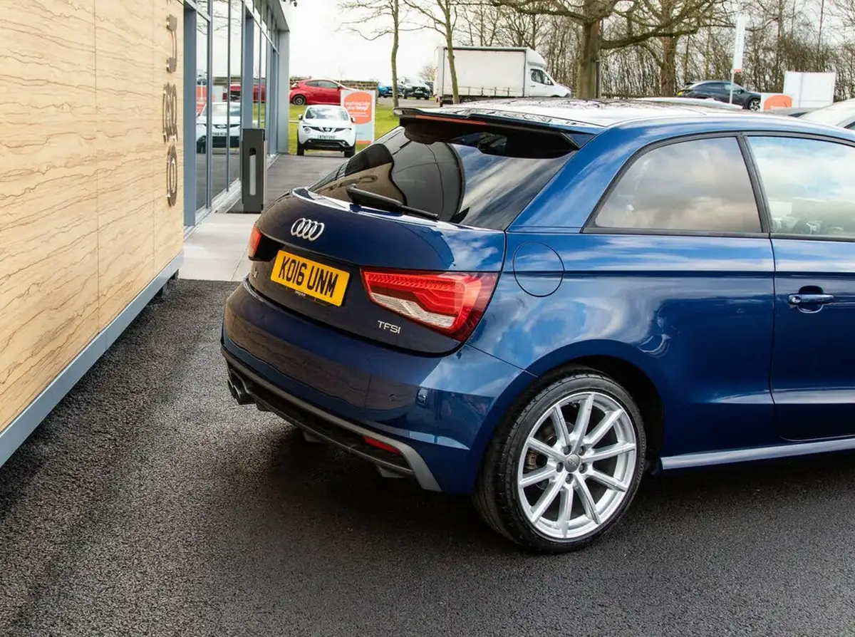 2016-audi-a1-14-tfsi-s-line-125ps-hatchback-3d-tronic-big-9