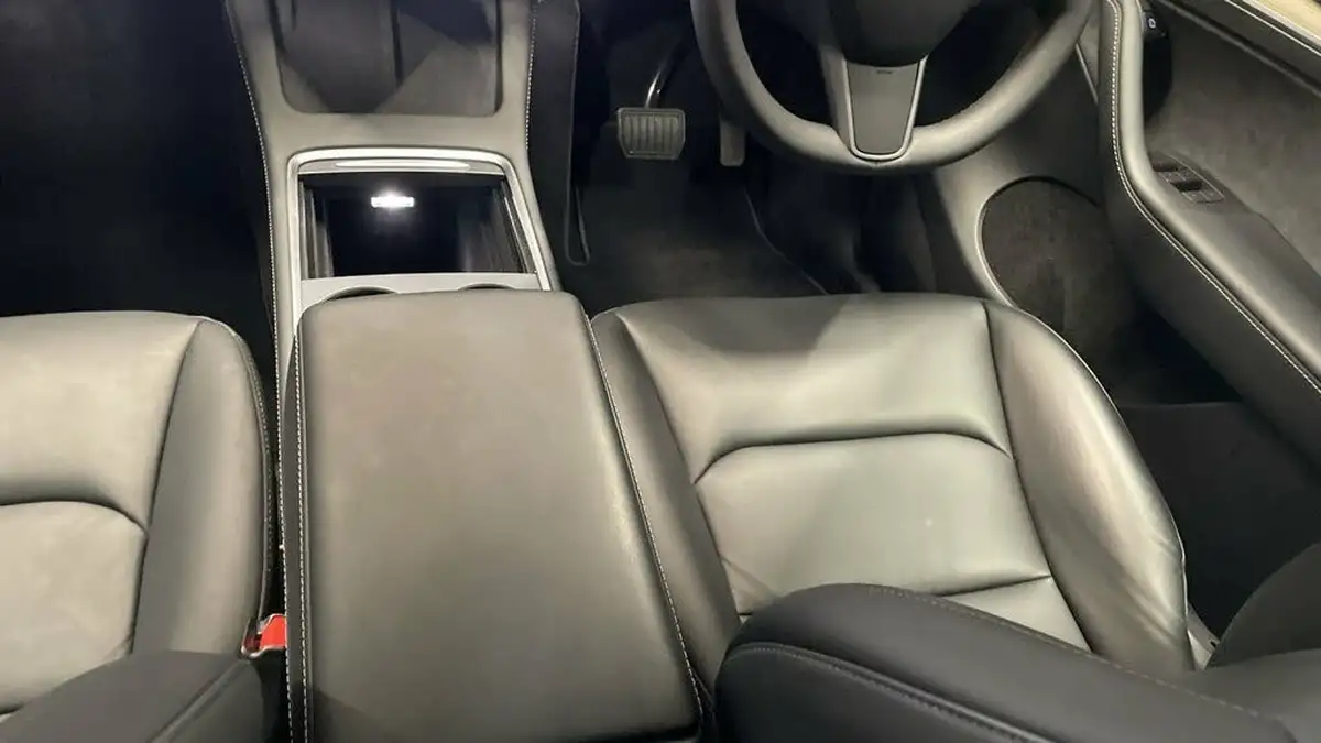 2022-tesla-model-y-e-long-range-big-14
