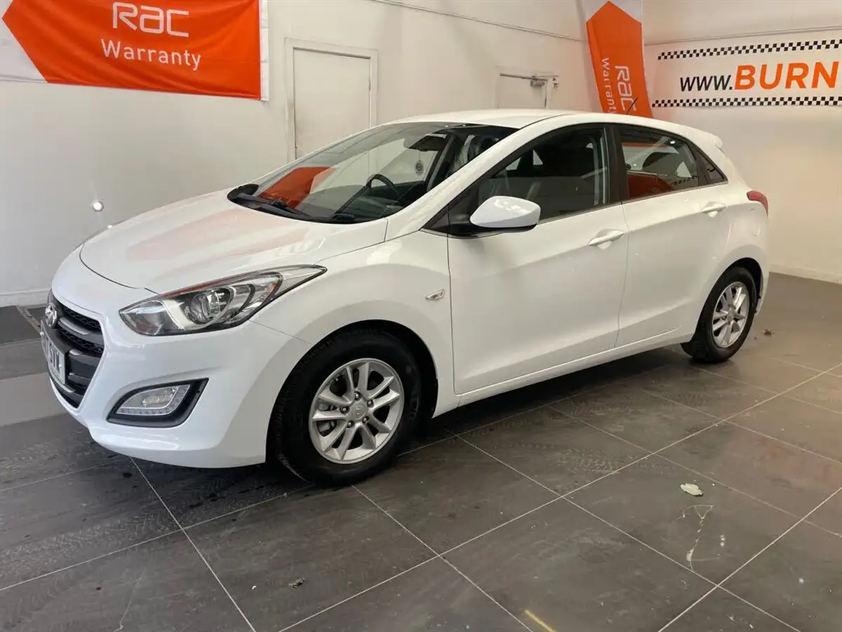 2017-hyundai-i30-16crdi-se-110ps-blue-drive-hatchback-big-5