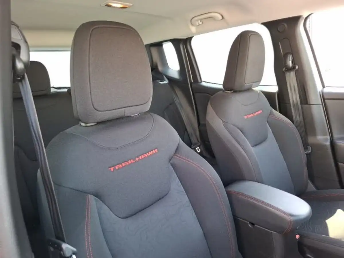 2022-jeep-renegade-13-gse-trailhawk-big-14