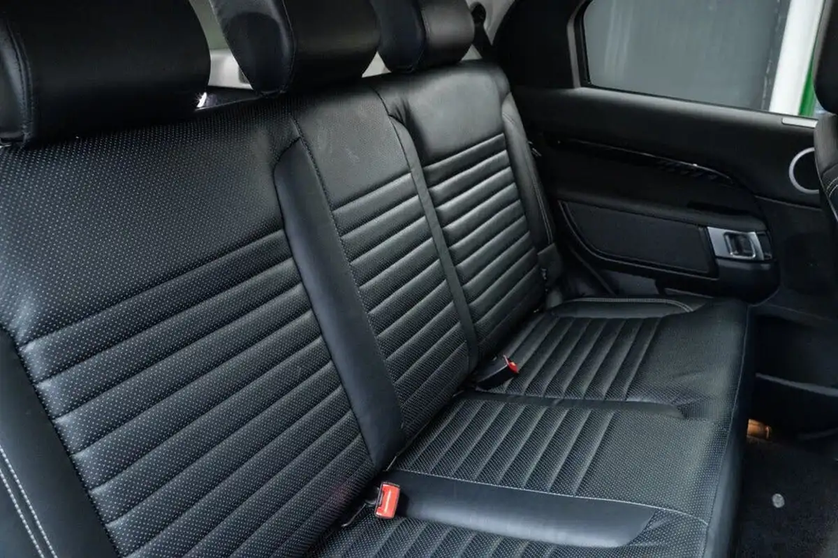 2021-land-rover-discovery-30-d300-commercial-hse-big-29
