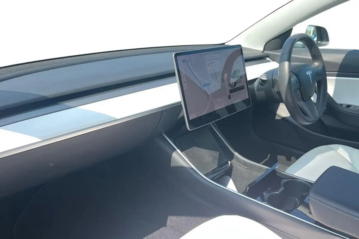2020-tesla-model-3-e-performance-big-5