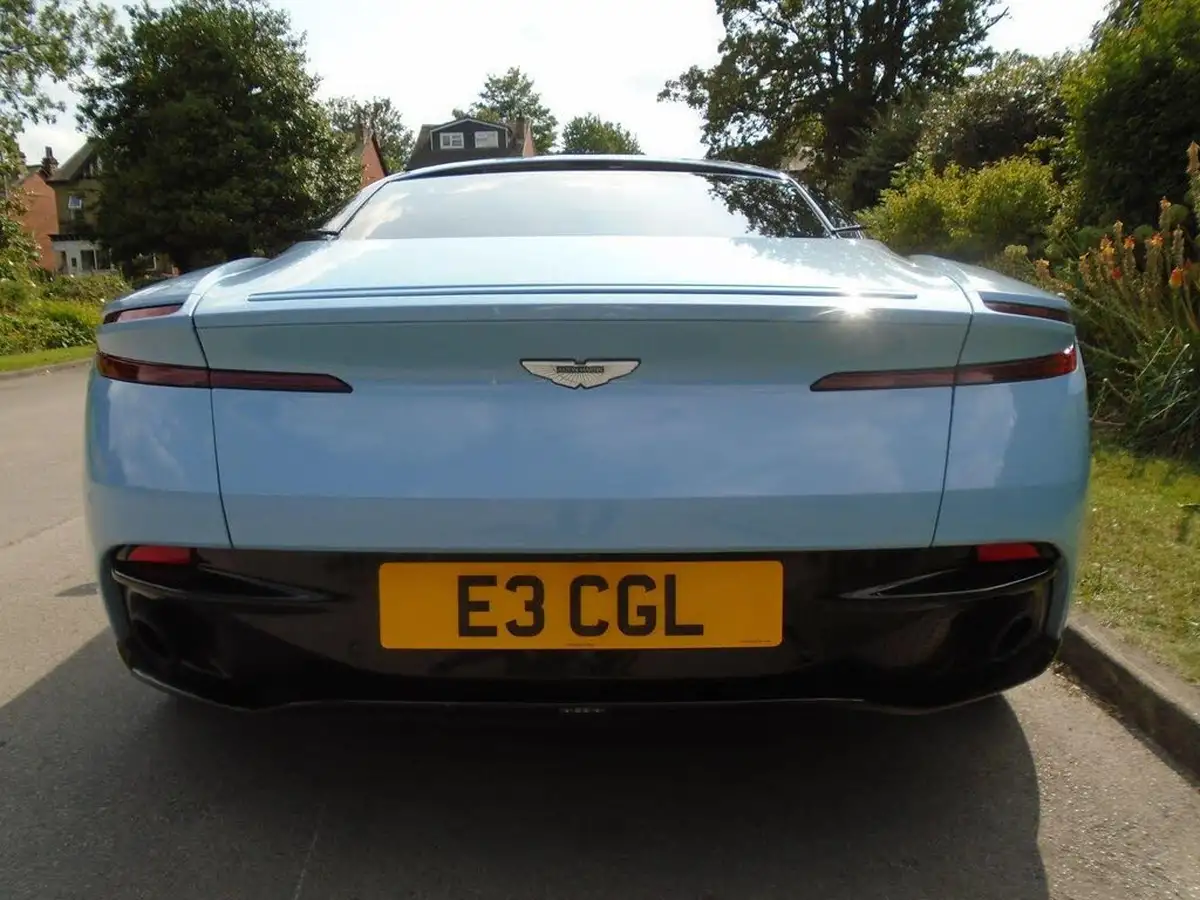 2017-aston-martin-db11-52-v12-launch-edition-big-4