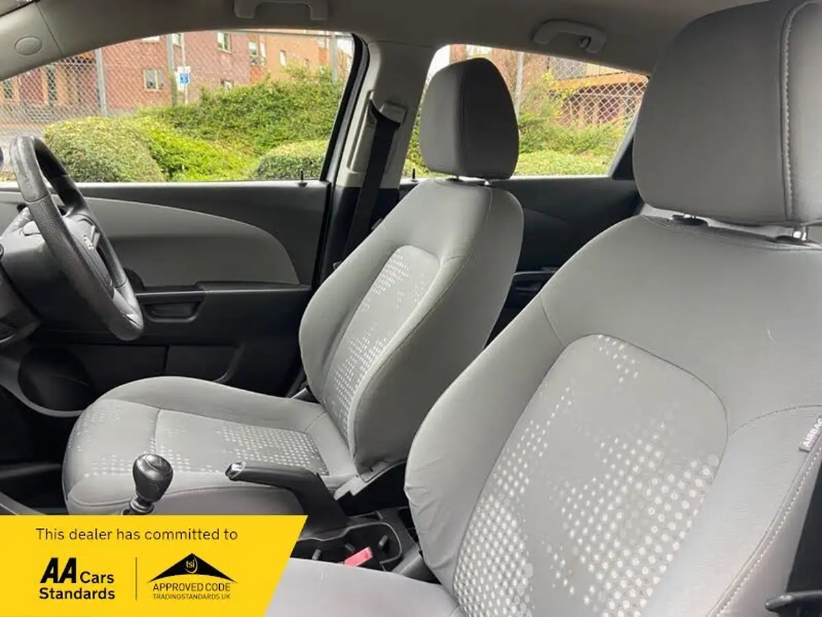 2012-chevrolet-aveo-12-ls-84bhp-1229cc-big-10