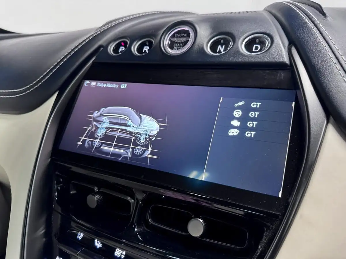2021-aston-martin-dbx-40-v8-big-54
