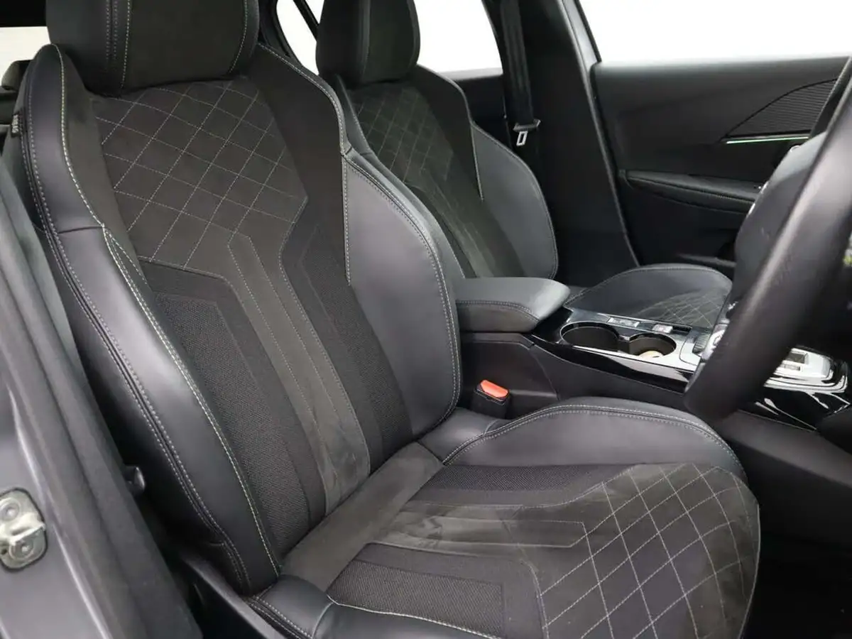 2022-peugeot-208-e-gt-premium-big-10