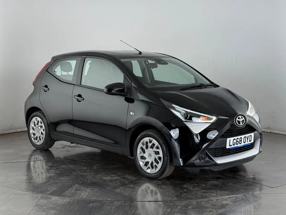 2018-toyota-aygo-10-vvt-i-x-play-68bhp-tss-5d-x-shift-big-0