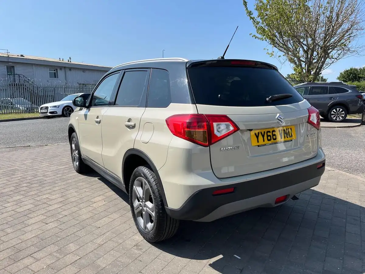 2016-suzuki-vitara-16-sz-t-big-3