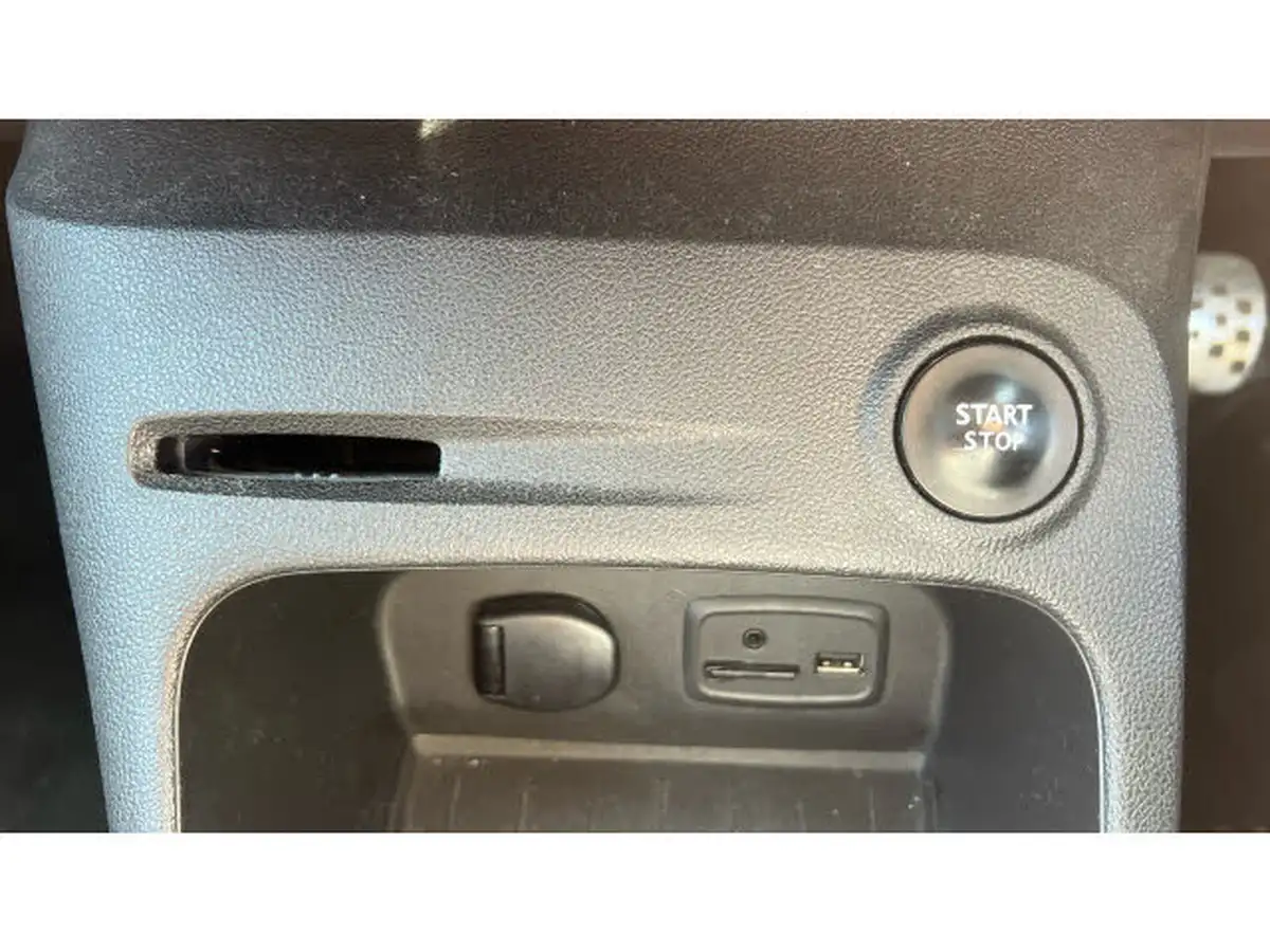 2017-renault-captur-09-signature-nav-big-42