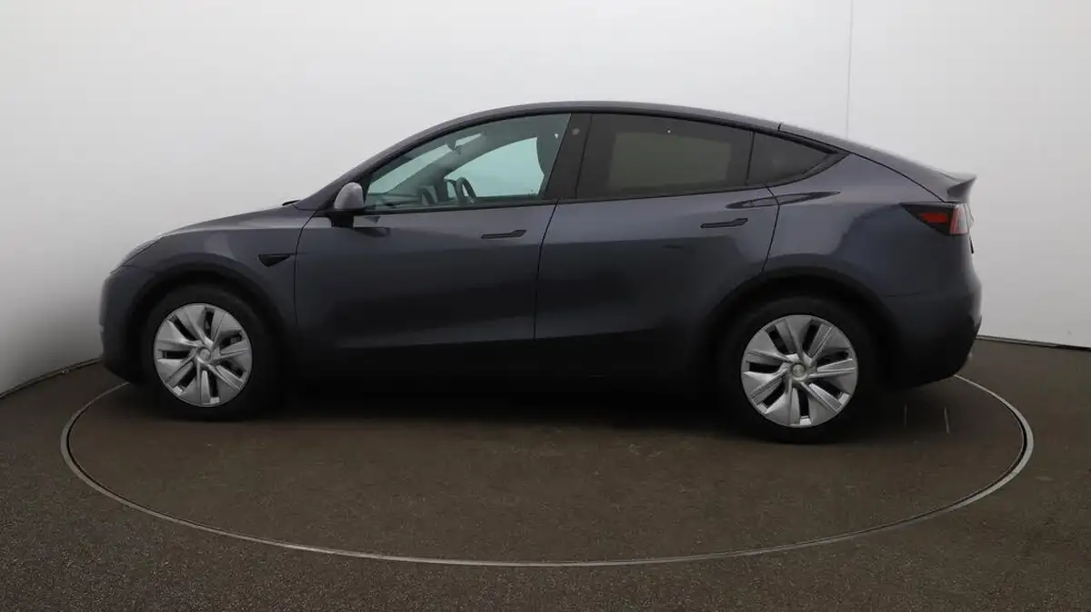 2022-tesla-model-y-e-long-range-big-64