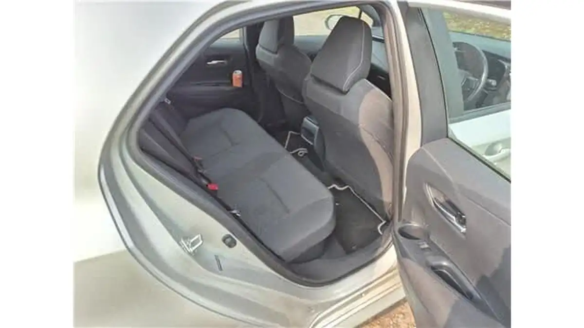 2022-toyota-corolla-18-vvt-i-icon-120bhp-trk-hatchback-5d-big-11