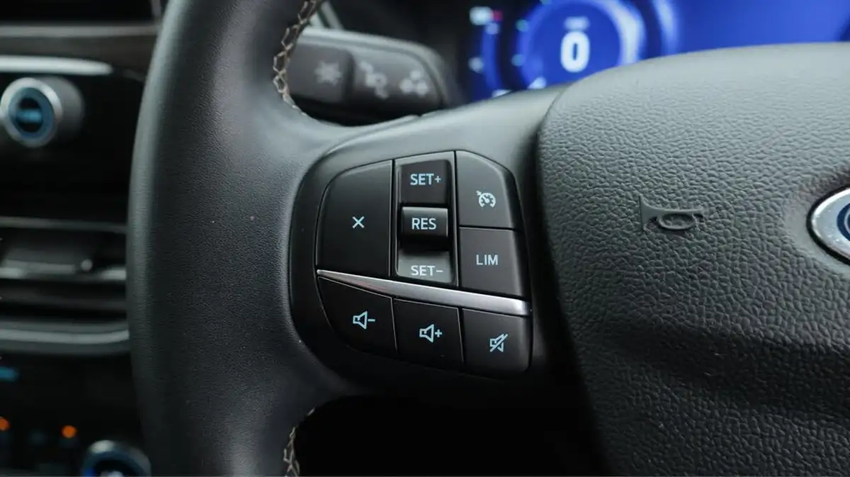 2022-ford-kuga-25t-vignale-225ps-phev-big-24