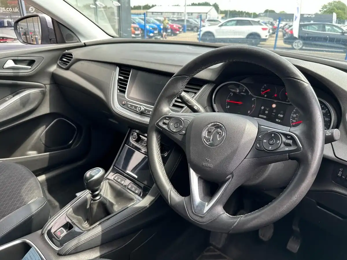 2018-vauxhall-grandland-x-12-sport-nav-130ps-big-2