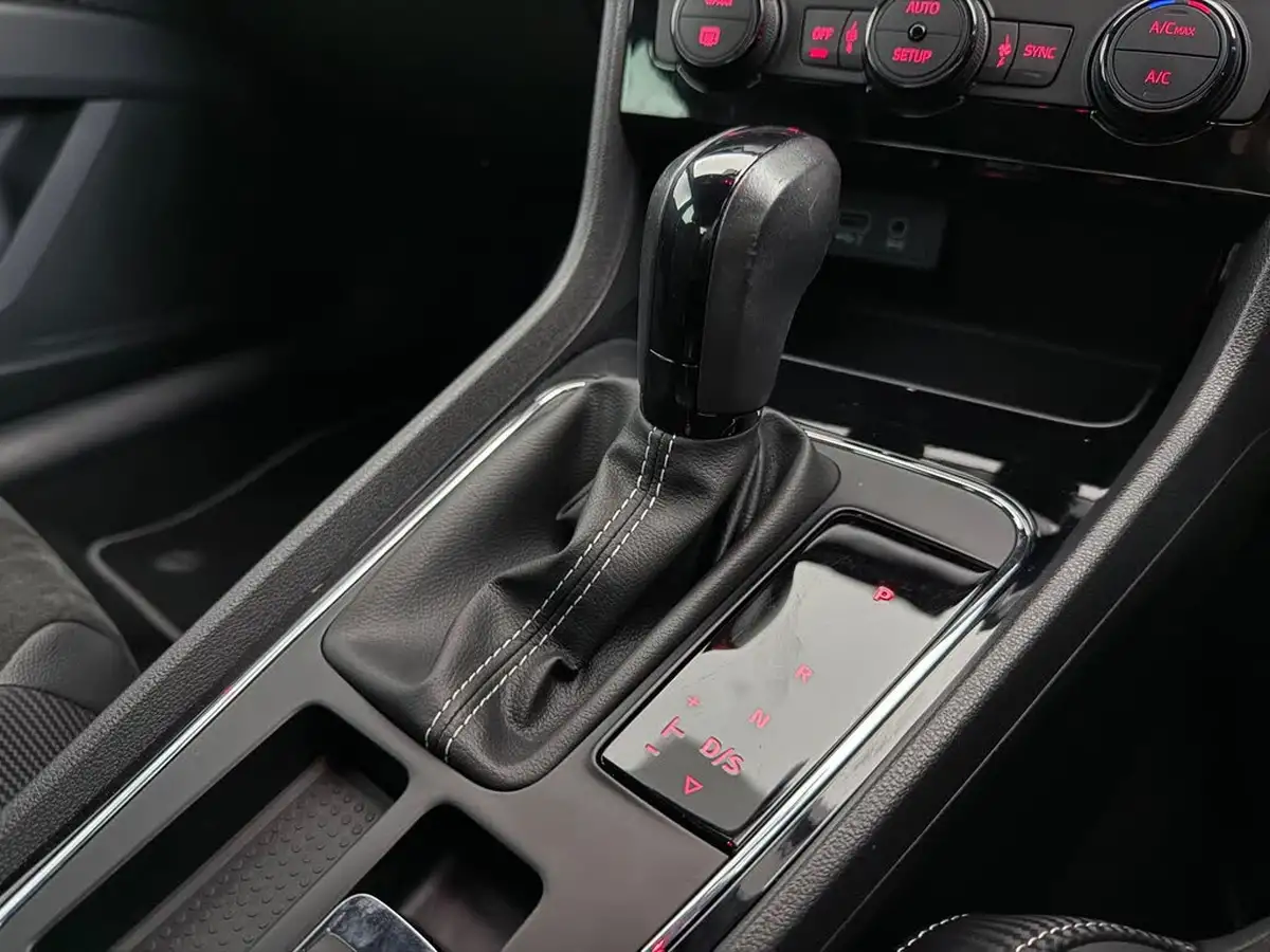 2020-seat-leon-20-tsi-cupra-290-big-40