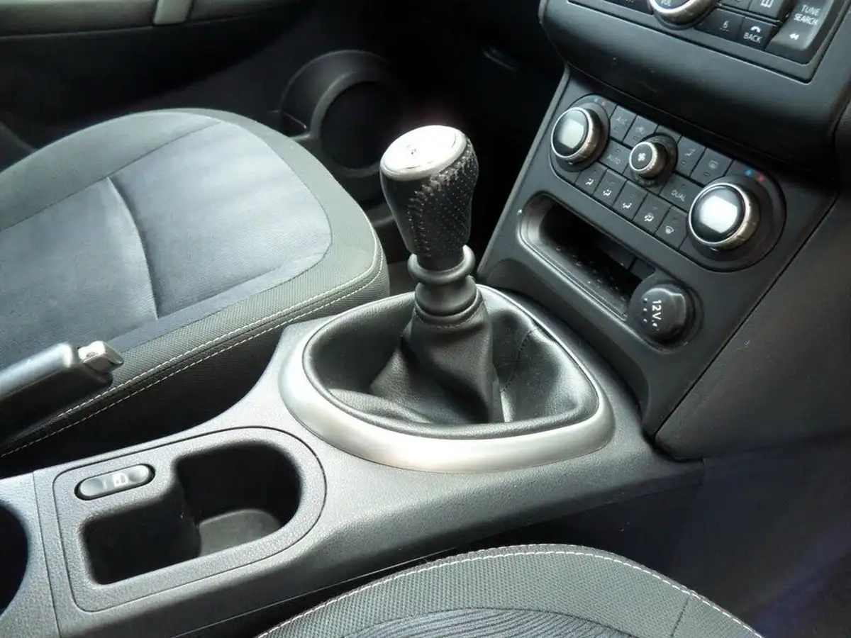2010-nissan-qashqai-15td-acenta-big-70