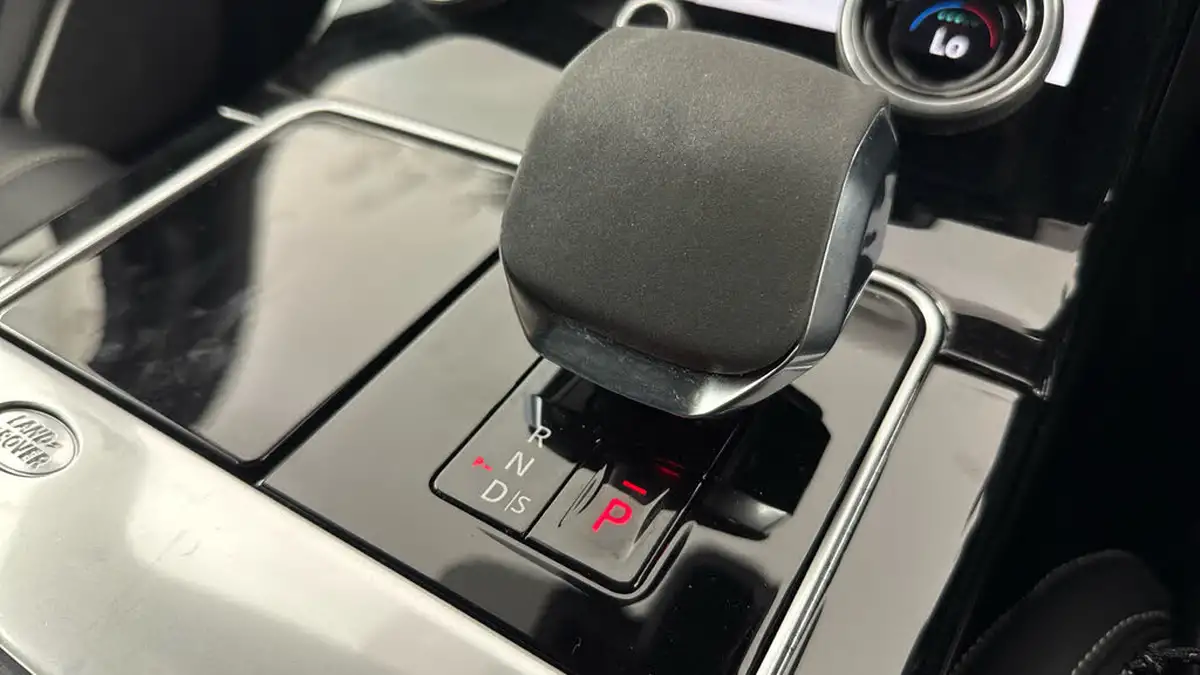 2022-land-rover-range-rover-velar-20-p400e-r-dynamic-hse-big-21