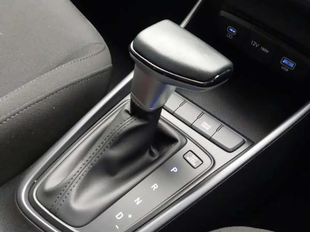 2024-hyundai-i20-10-t-gdi-advance-dct-big-15