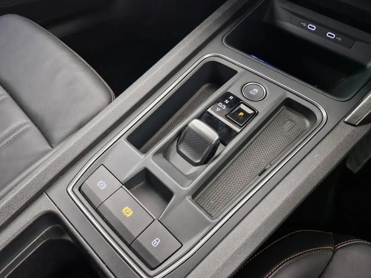 2021-cupra-formentor-20-tsi-vz2-big-28