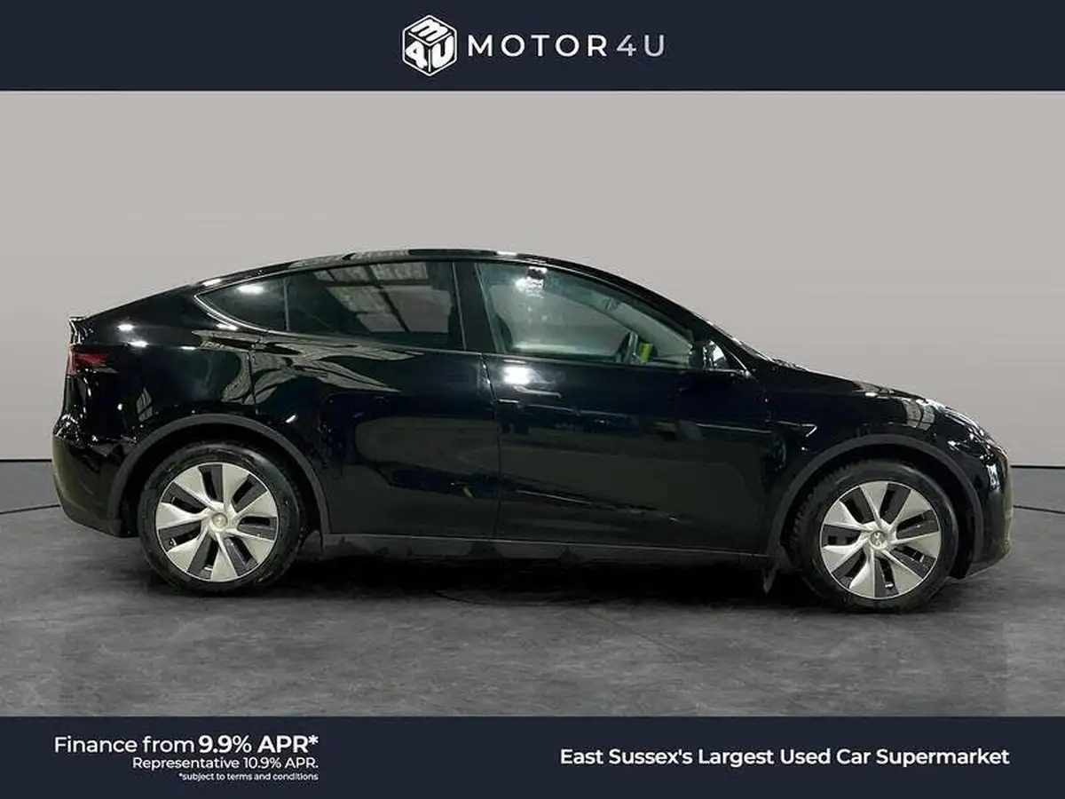 2022-tesla-model-y-e-long-range-big-7