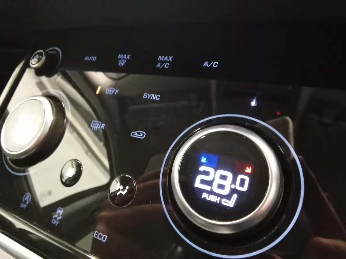 2020-land-rover-range-rover-evoque-20-d150-big-26