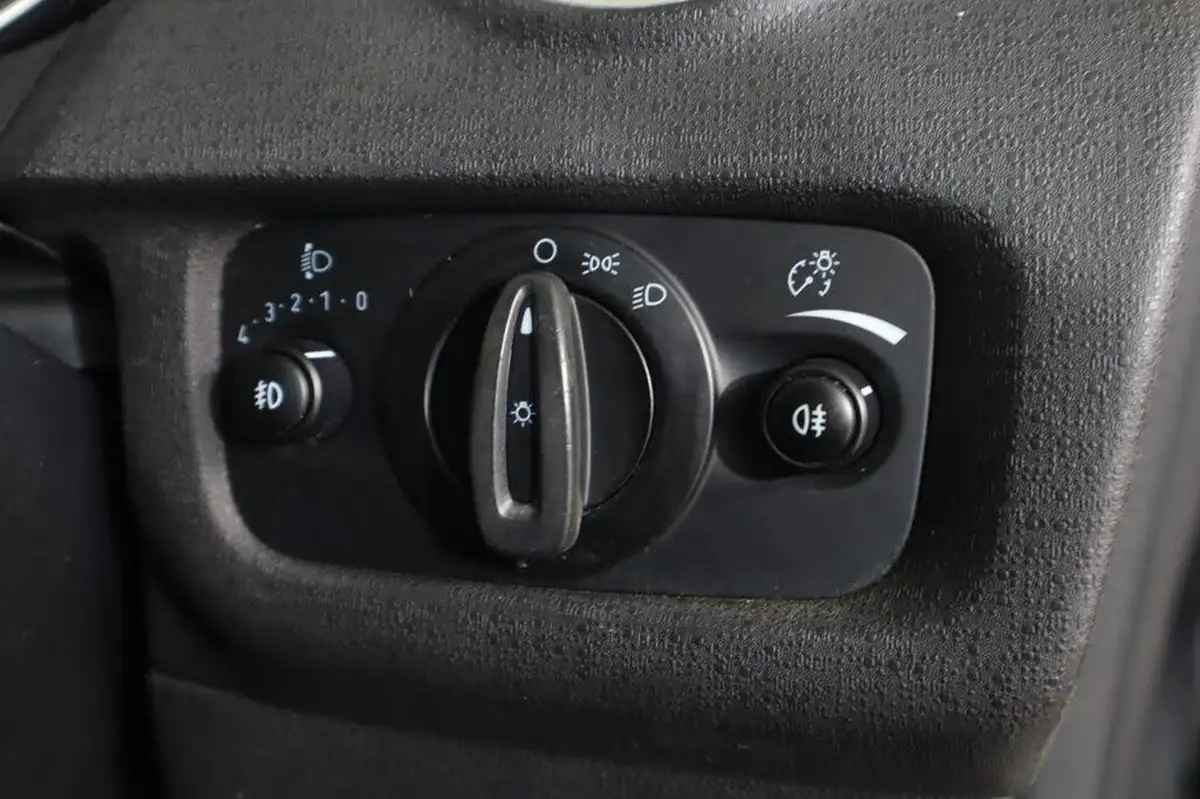 2016-ford-fiesta-125-zetec-5d-big-25