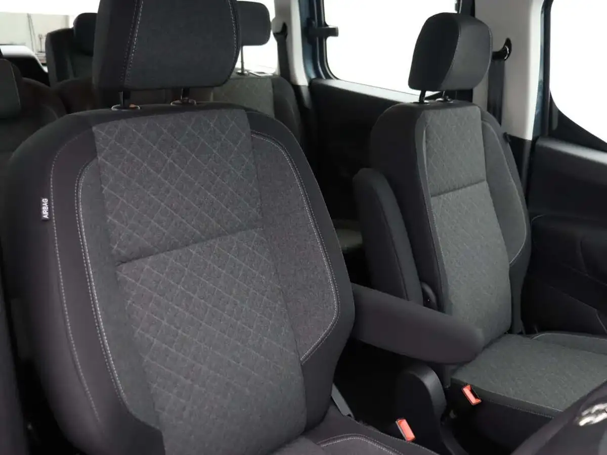 2024-vauxhall-combo-life-e-design-xl-big-8