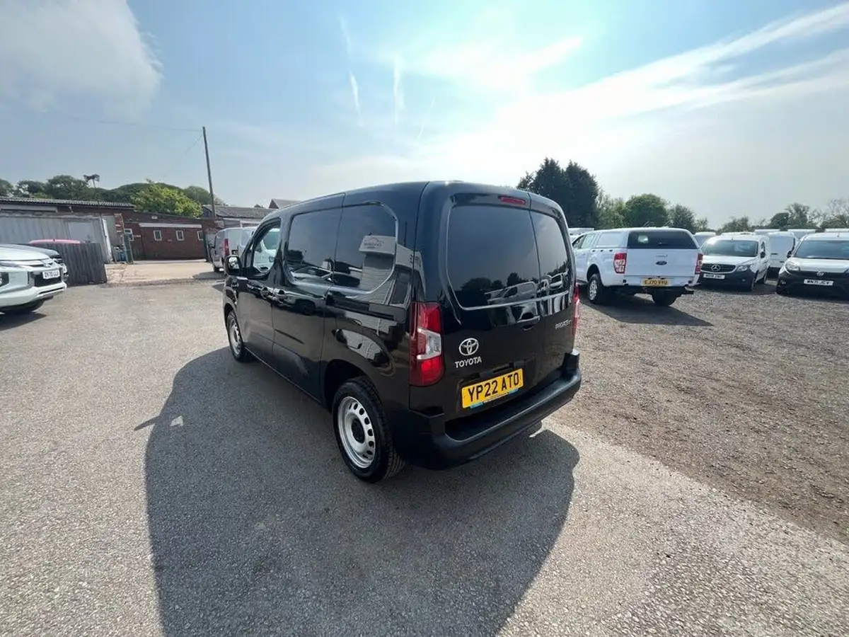 2022-toyota-proace-city-15d-active-big-5