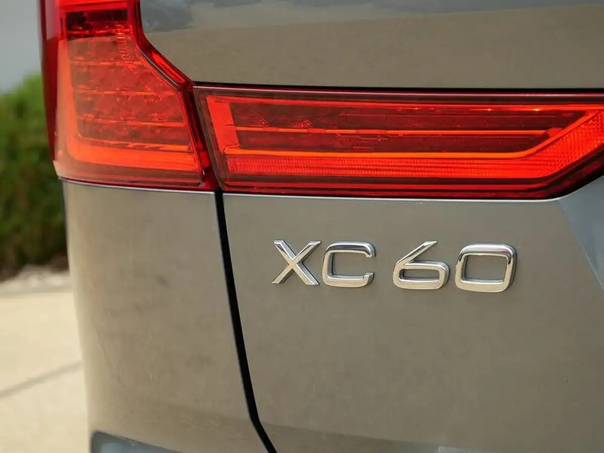 2021-volvo-xc60-20-t6-r-design-340bhp-big-24