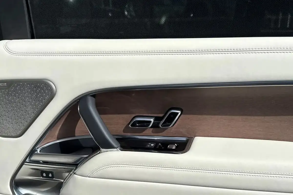 2024-land-rover-range-rover-30-p460e-autobiography-lwb-big-35