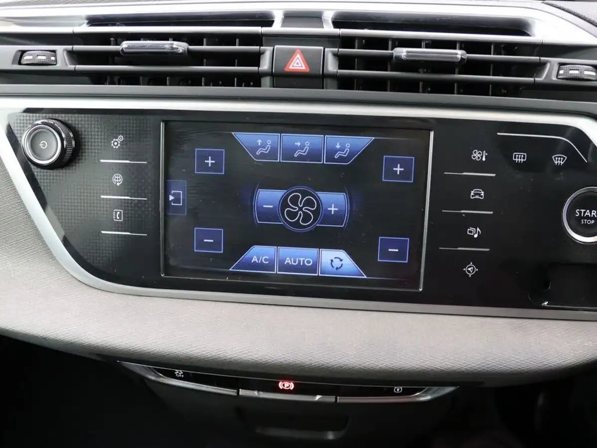 2016-citroen-c4-picasso-16bluehdi-exclusive-eat6-big-9