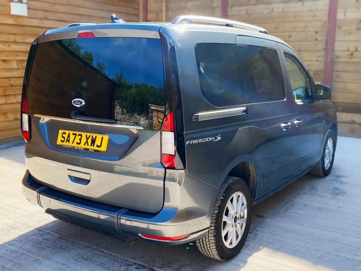 2023-ford-tourneo-connect-20-titanium-big-9