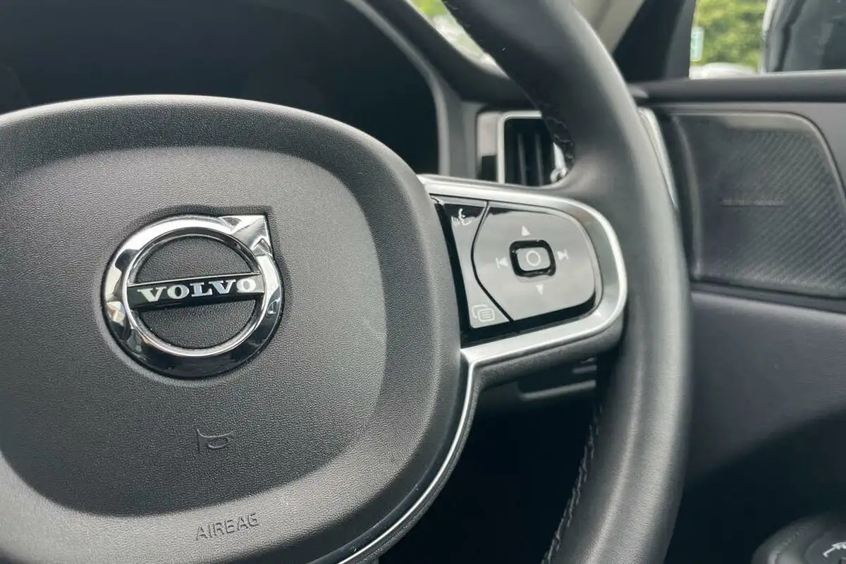 2023-volvo-xc60-20-b5-plus-big-35