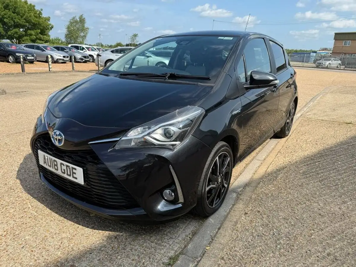 2018-toyota-yaris-15-vvt-i-design-hybrid-big-3