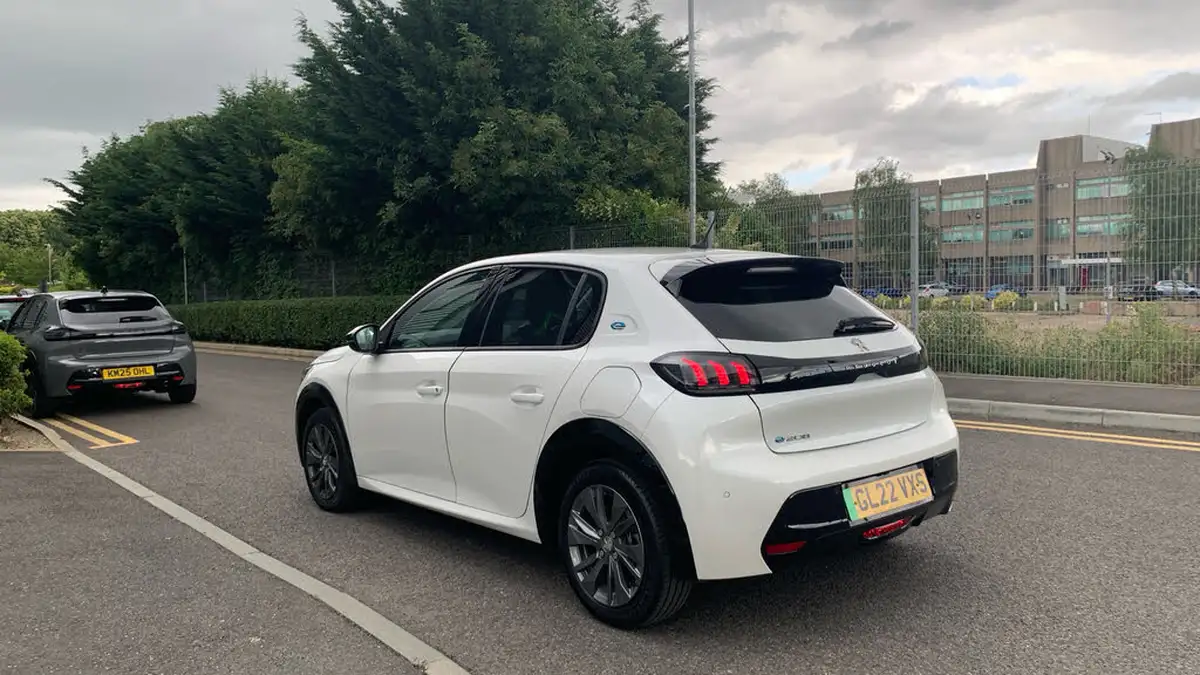 2022-peugeot-208-e-allure-premium-big-4