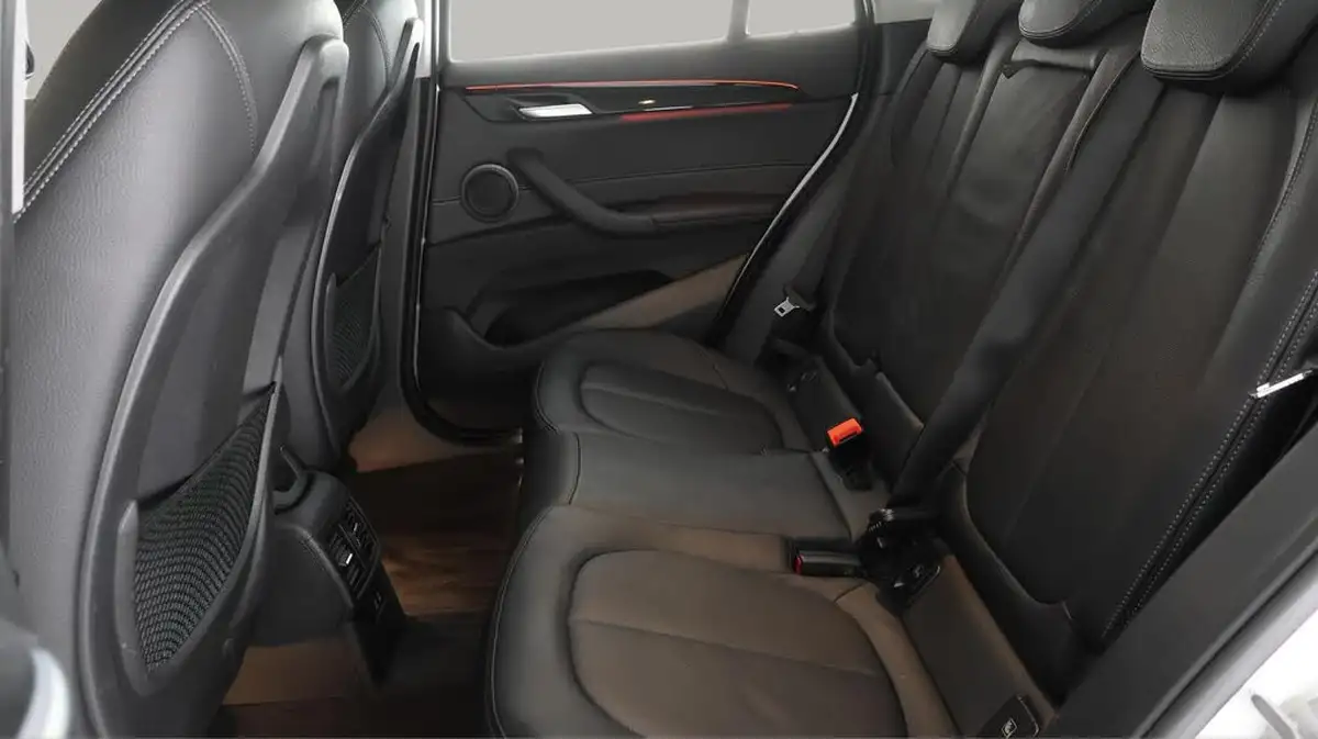 2021-bmw-x1-20td-sdrive18d-xline-big-16