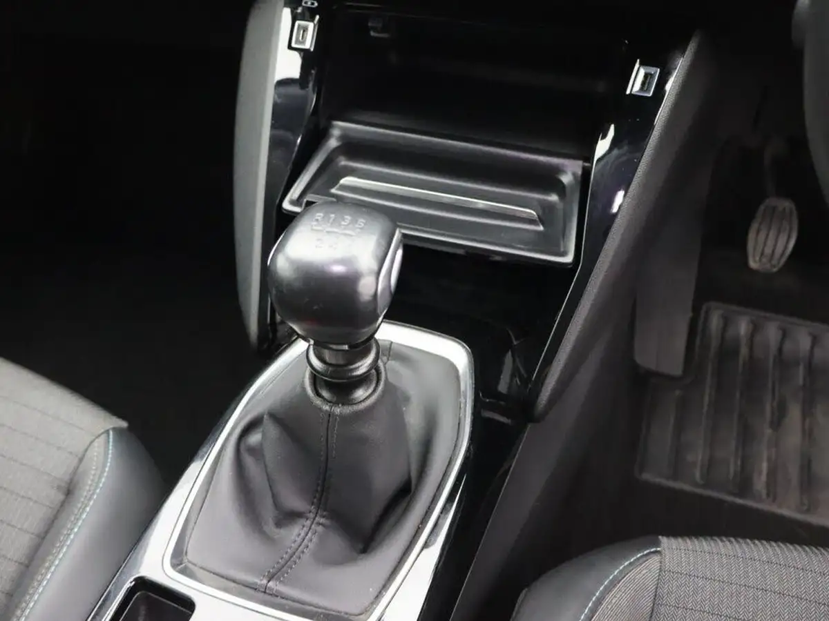 2022-peugeot-2008-suv-12-puretech-allure-premium-100bhp-big-22
