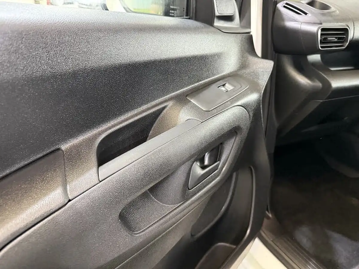 2020-vauxhall-combo-15cdti-sportive-2300-100pseu6d-t-l2h1-panel-big-33