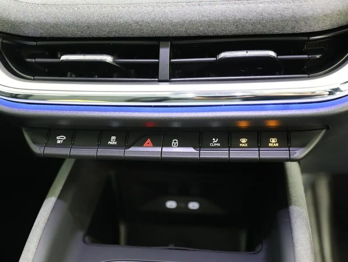 2024-skoda-enyaq-e-60-big-36