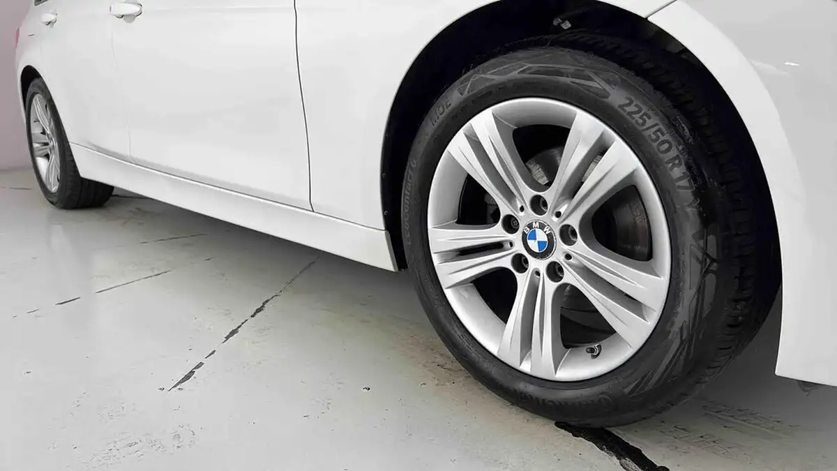 2017-bmw-3-series-15-318i-sport-touring-5d-big-24