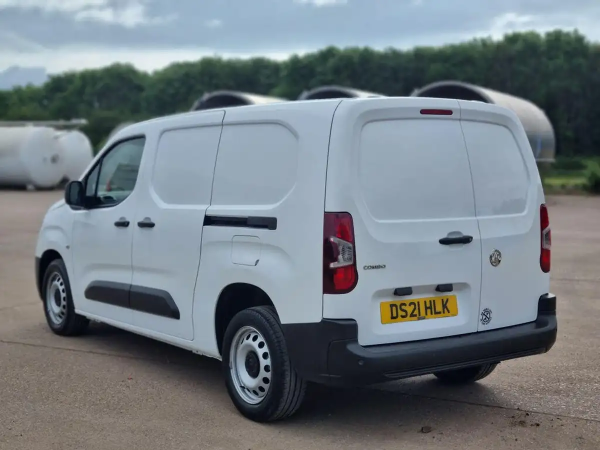 2021-vauxhall-combo-15cdti-dynamic-2300-100pseu6dt-l2h1-panel-big-8