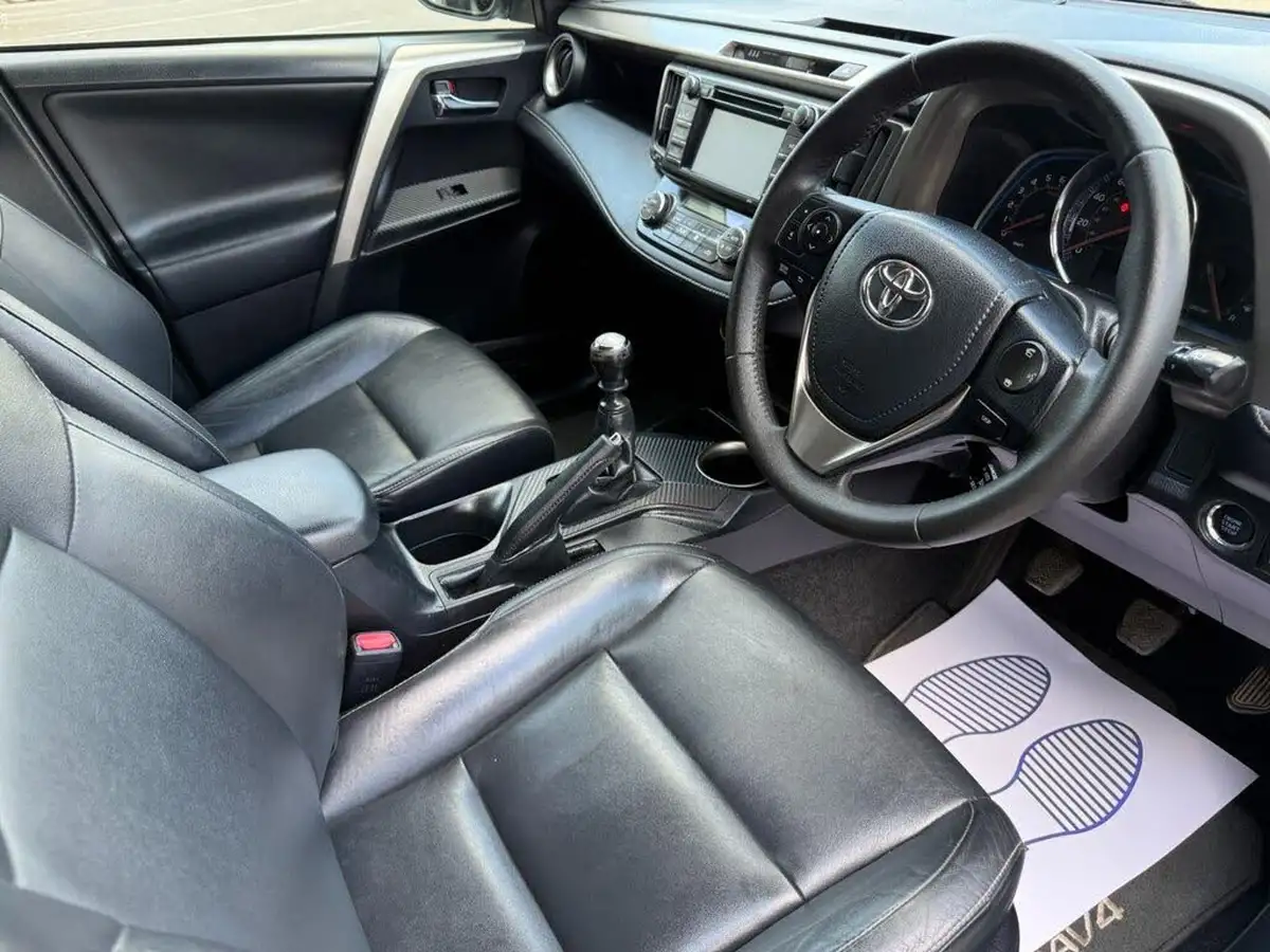 2014-toyota-rav4-22td-invincible-22d-4d-nav-big-13